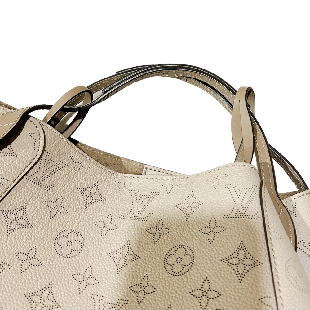 Louis Vuitton Mahina Hina MM Tote Bag Galet Perforated Leather Grey + Pouch - Picture 14 of 15